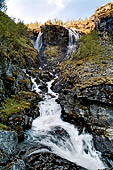 Norvegia altopiano dell'Hardanger, impetuosi torrenti si riversano nel profondo solco della Flamsdalen.